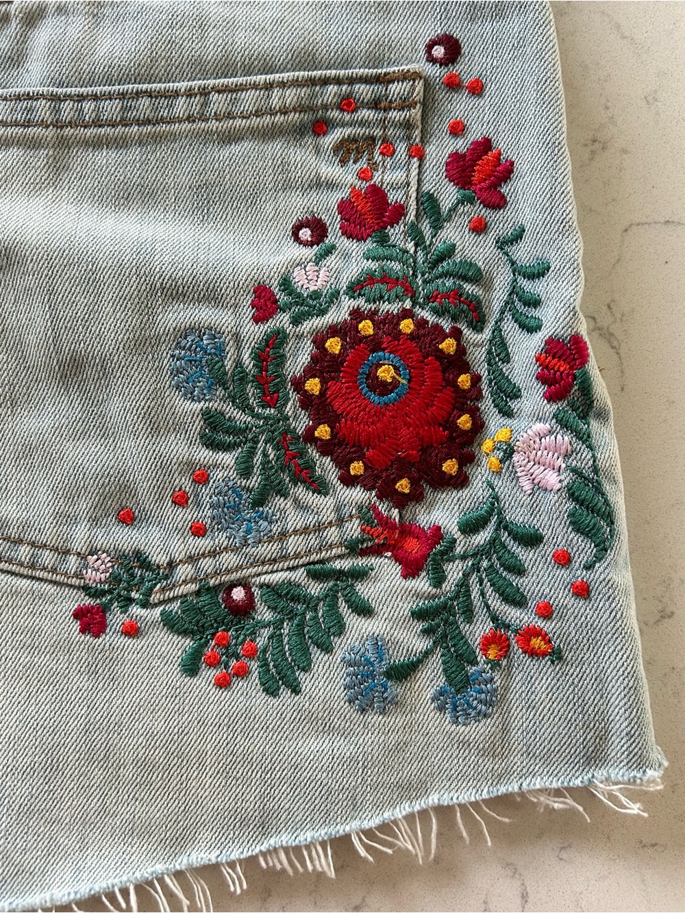 Madewell The Perfect Jean Short High Rise Light Wash with Floral Embroidery - Picture 5 of 11